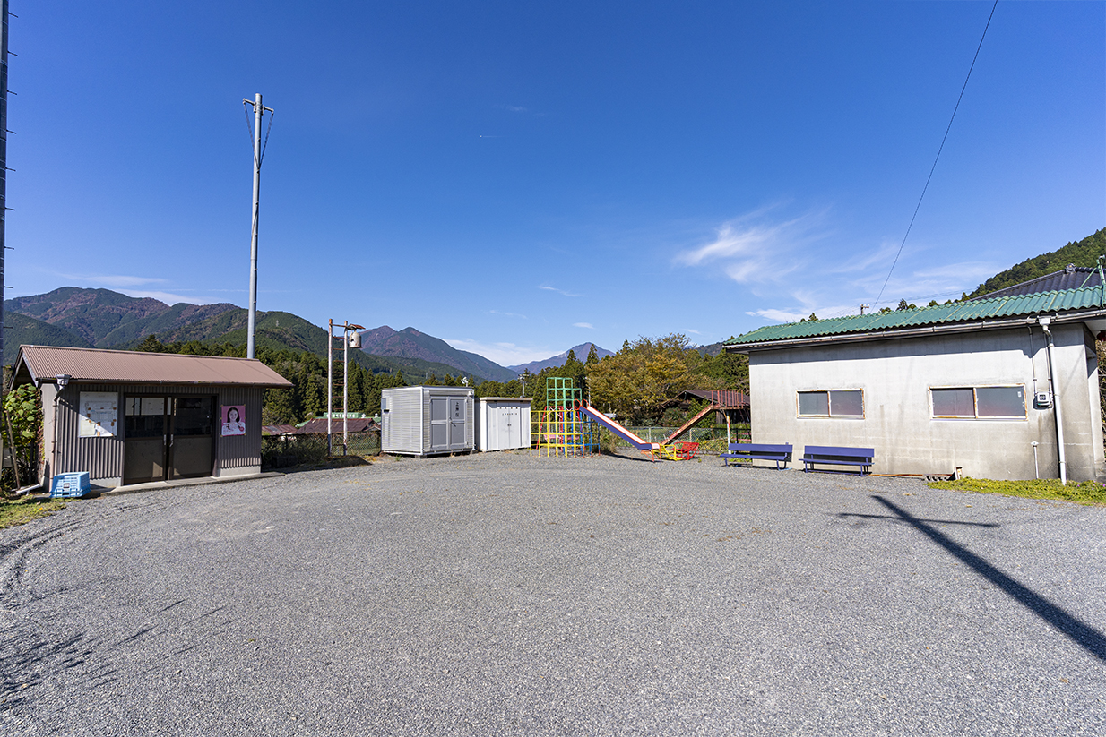 上岸地区集会場前広場