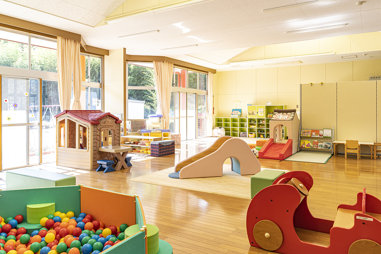 子育て支援施設 こもれび
